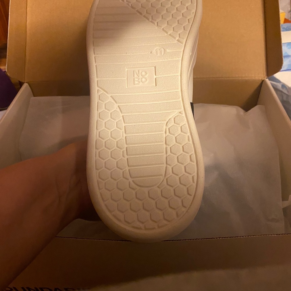 No Boundaries Women’s White and Black Sneakers Comfortable Everyday Wear - Picture 4 of 5